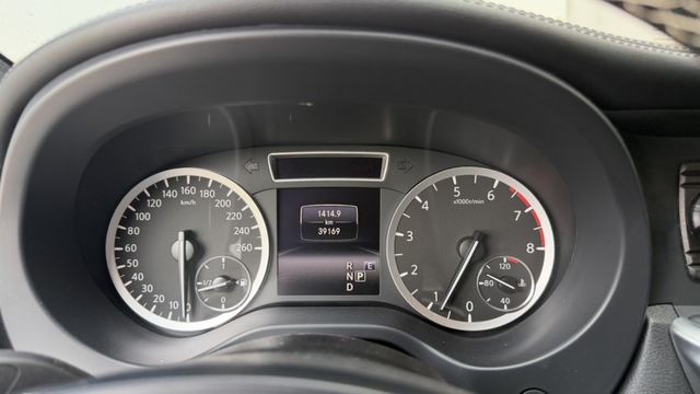 1.6t風尚版 僅跑三萬九 原鈑件 定期保養 里程保證 全景天窗 跟車系統 盲點 電動記憶座椅  第6張相片