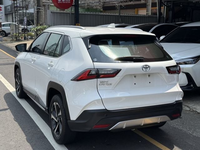 1.5潮玩版 原鈑件 跑六萬三 原廠保養 里程保證 新車保固中 ACC跟車 盲點 IKEY 電動尾門  第2張相片