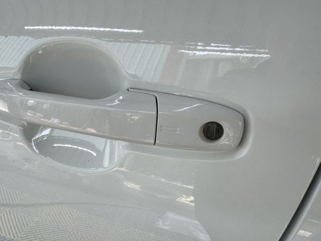 1.5潮玩版 原鈑件 跑六萬三 原廠保養 里程保證 新車保固中 ACC跟車 盲點 IKEY 電動尾門  第10張相片