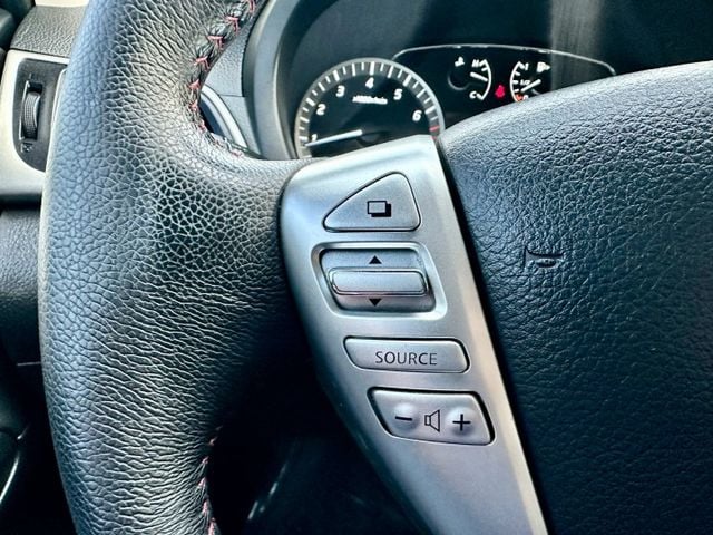 一手車原廠紀錄實跑18萬里程保證 定速巡航 影音主機 倒車顯影 衛星導航 前後駐車雷達 抬頭顯示器  第14張相片
