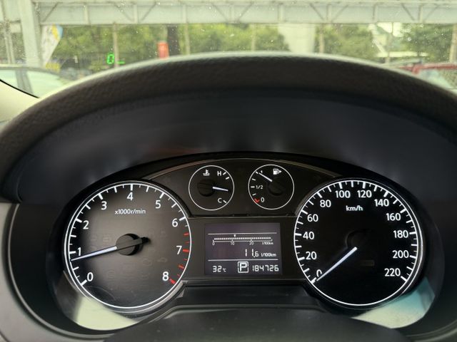 ✓新手代步 ✓掀背小車 ✓省油通勤首選 ✓車室空間寬敞 ✓CVT順暢好開  第15張相片