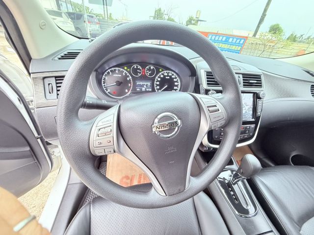旗艦版  恆溫 I-KEY  里程保證7萬9km  全車原鈑件  歡迎賞車試乘  第8張相片