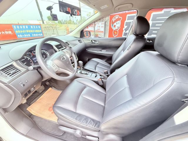 旗艦版  恆溫 I-KEY  里程保證7萬9km  全車原鈑件  歡迎賞車試乘  第12張相片