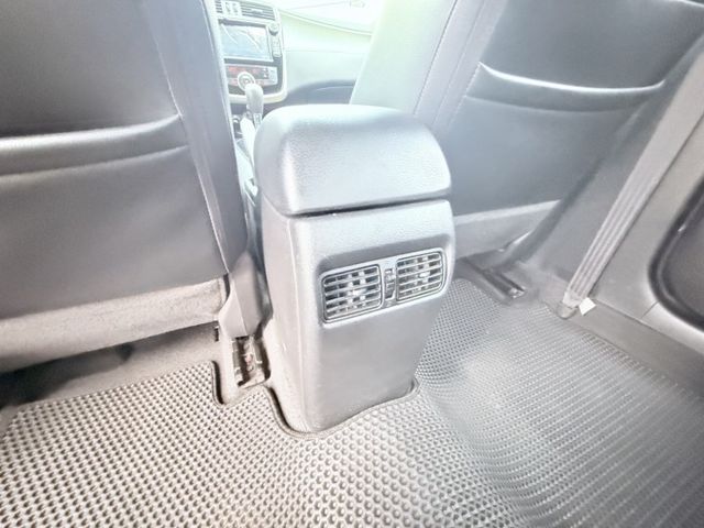 旗艦版  恆溫 I-KEY  里程保證7萬9km  全車原鈑件  歡迎賞車試乘  第16張相片