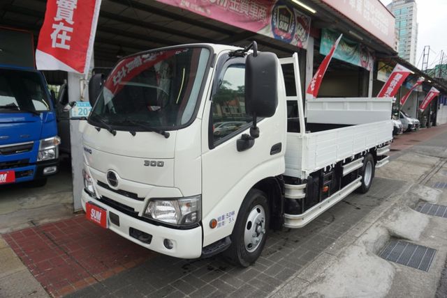 (附5尺雙折雙缸升降尾門) 2023年 HINO 14尺貨車/ 全車水噹噹 / 附4路.零頭款.可全額貸款  第1張相片