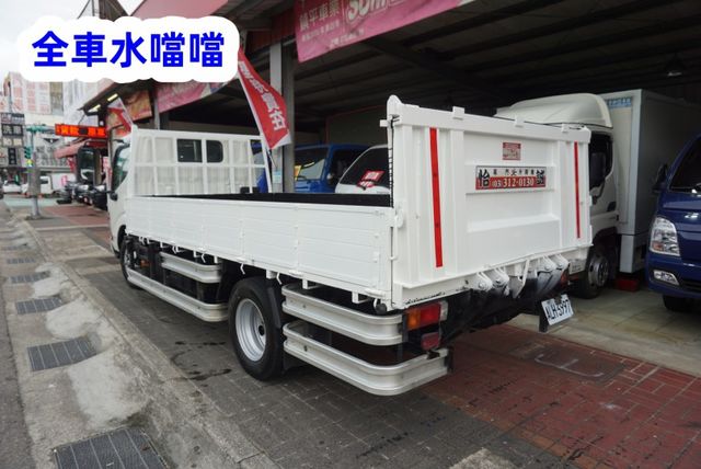 (附5尺雙折雙缸升降尾門) 2023年 HINO 14尺貨車/ 全車水噹噹 / 附4路.零頭款.可全額貸款  第6張相片