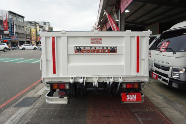 (附5尺雙折雙缸升降尾門) 2023年 HINO 14尺貨車/ 全車水噹噹 / 附4路.零頭款.可全額貸款  第7張相片