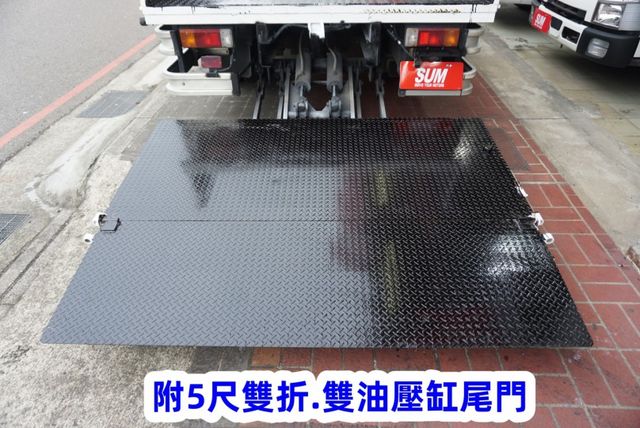 (附5尺雙折雙缸升降尾門) 2023年 HINO 14尺貨車/ 全車水噹噹 / 附4路.零頭款.可全額貸款  第9張相片