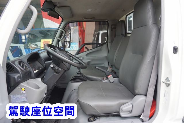 (附5尺雙折雙缸升降尾門) 2023年 HINO 14尺貨車/ 全車水噹噹 / 附4路.零頭款.可全額貸款  第11張相片