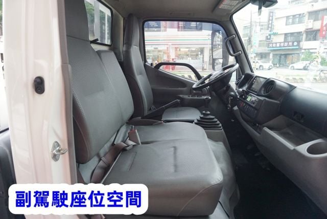 (附5尺雙折雙缸升降尾門) 2023年 HINO 14尺貨車/ 全車水噹噹 / 附4路.零頭款.可全額貸款  第12張相片