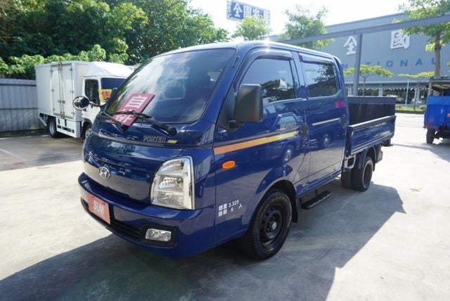(稀有自排.只跑2萬多.附2.5尺升降尾門) 2023年現代雙廂貨車 / 6人座.全車水噹噹. 零頭款.可全額貸款  第1張相片