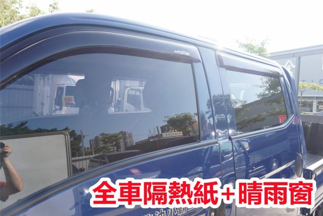 (稀有自排.只跑2萬多.附2.5尺升降尾門) 2023年現代雙廂貨車 / 6人座.全車水噹噹. 零頭款.可全額貸款  第9張相片