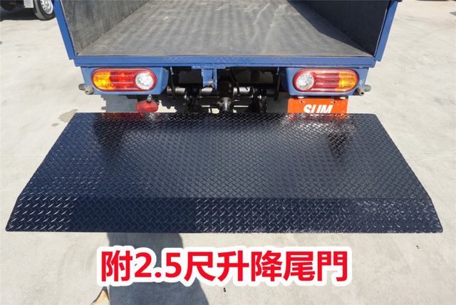 (稀有自排.只跑2萬多.附2.5尺升降尾門) 2023年現代雙廂貨車 / 6人座.全車水噹噹. 零頭款.可全額貸款  第10張相片