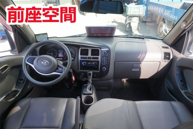 (稀有自排.只跑2萬多.附2.5尺升降尾門) 2023年現代雙廂貨車 / 6人座.全車水噹噹. 零頭款.可全額貸款  第12張相片