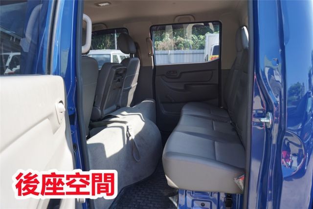 (稀有自排.只跑2萬多.附2.5尺升降尾門) 2023年現代雙廂貨車 / 6人座.全車水噹噹. 零頭款.可全額貸款  第14張相片