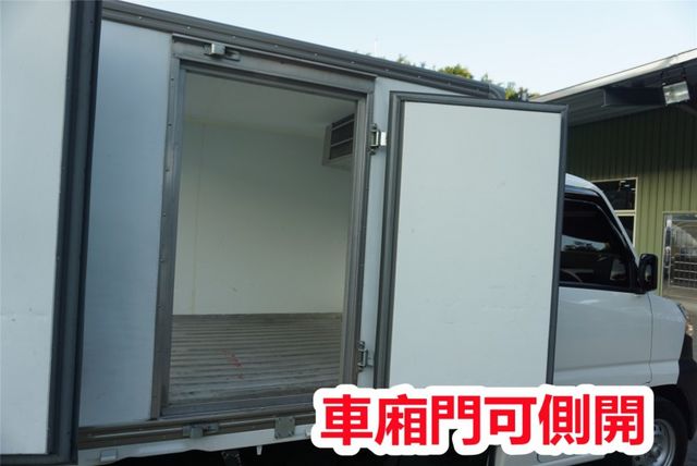 (零下-15度.只跑1萬多) 2025年 菱利冷凍車/100%全車原鈑件. 零頭款.可全額貸款  第10張相片