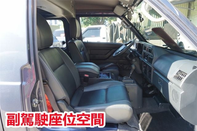 (8人座.稀有自排.只跑2萬多) 2023年 得利卡客貨兩用車 / 全車水噹噹. 零頭款.可全額貸款  第13張相片
