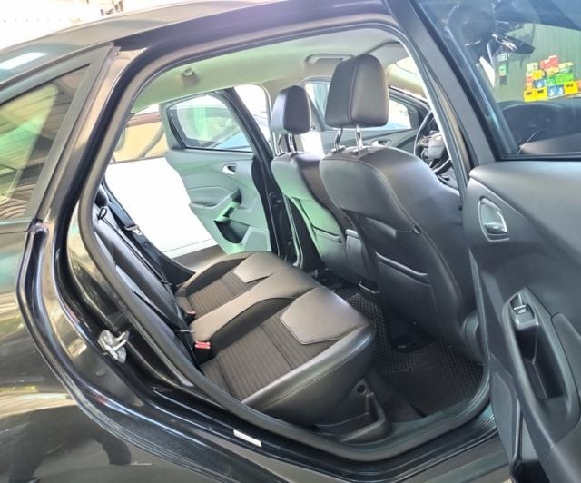 一手車EcoBoost 180 ! ABS、6安、循跡防滑、多功能方向盤、原廠保養只跑8萬多公里 !  第9張相片