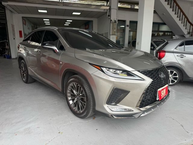 2019年RX300 20年式 小改款F-SPORT版 豪華運動休旅代表 低調藏不住霸氣 全景天窗/ACC跟車  第2張相片