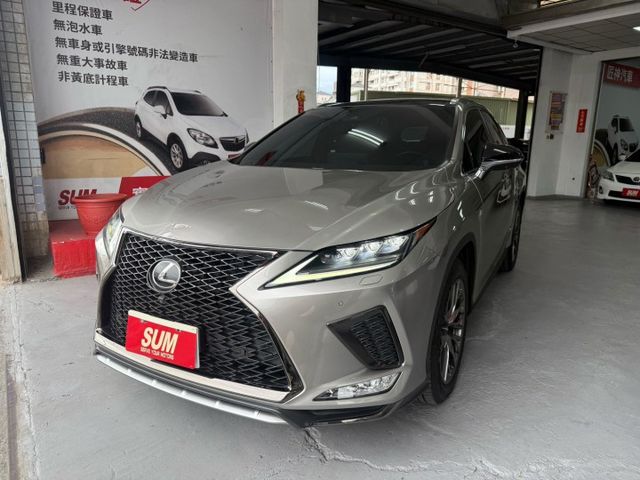 2019年RX300 20年式 小改款F-SPORT版 豪華運動休旅代表 低調藏不住霸氣 全景天窗/ACC跟車  第4張相片