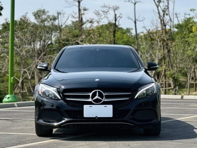 C300 原鈑 完美融合了性能與奢華  全景天窗 免鑰摸門  盲點  營造頂級座艙體驗  第2張相片