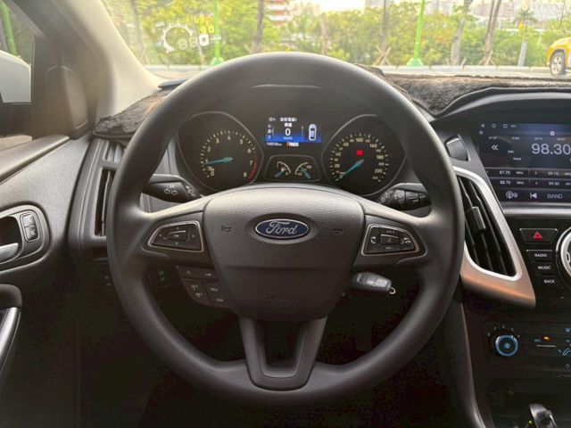 Focus 1.6 汽油時尚型 原鈑 安全的便宜代步車 小排量輕鬆保養省油  第8張相片