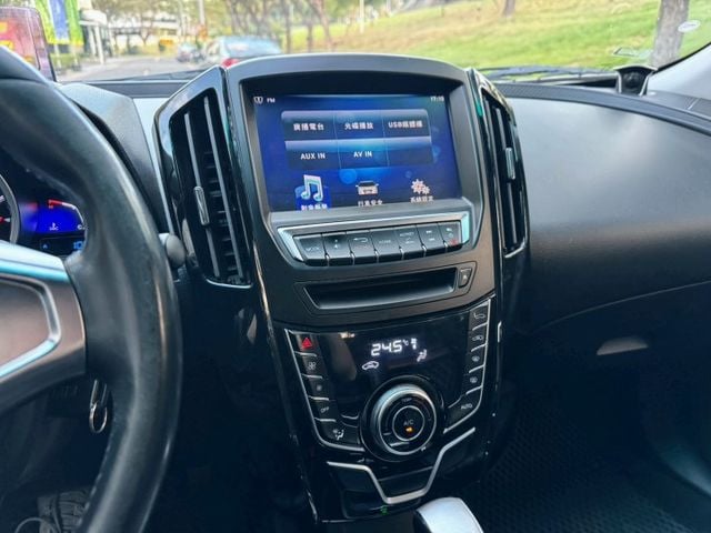 U6 turbo 魅力版 外型動感 空間實用 搭載渦輪引擎動力充足 配備豐富 科技感十足 是性價比極高的國產休旅車  第7張相片