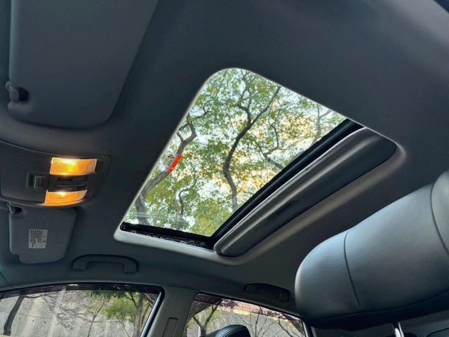 U6 turbo 魅力版 外型動感 空間實用 搭載渦輪引擎動力充足 配備豐富 科技感十足 是性價比極高的國產休旅車  第14張相片