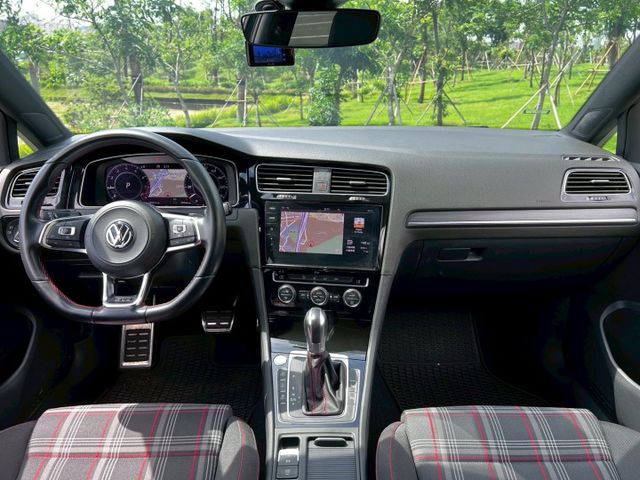 Golf GTI (小P)  原鈑  19年式整套跟車系統 鋼砲經典，GTI 之名從未讓人失望  第8張相片