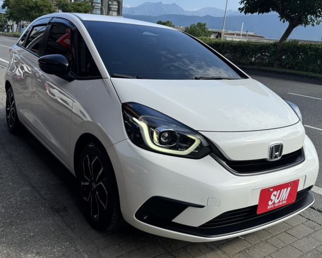 潔承汽車｜FIT｜1.5｜汽油版｜ACC跟車｜車偏警示｜Apple CarPlay ｜只跑7.8萬｜認證車  第2張相片