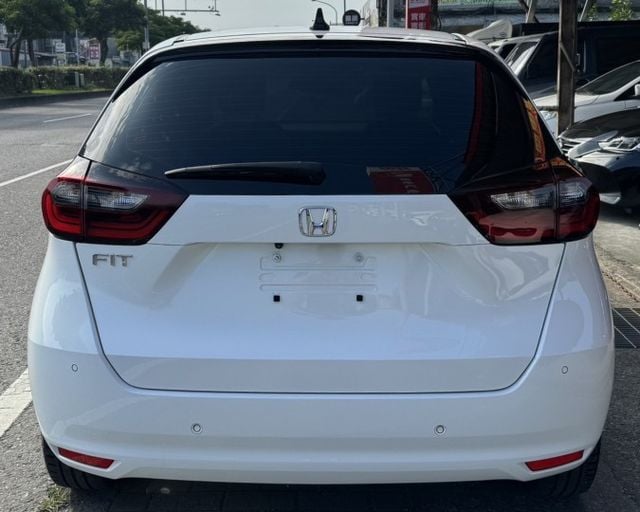 潔承汽車｜FIT｜1.5｜汽油版｜ACC跟車｜車偏警示｜Apple CarPlay ｜只跑7.8萬｜認證車  第3張相片