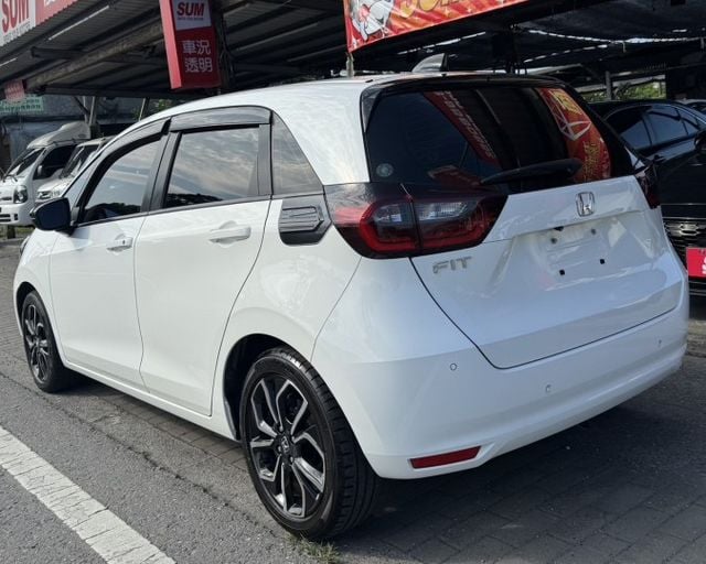 潔承汽車｜FIT｜1.5｜汽油版｜ACC跟車｜車偏警示｜Apple CarPlay ｜只跑7.8萬｜認證車  第4張相片