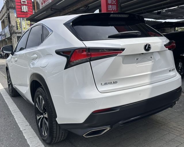 潔承汽車｜NX300｜2.0｜豪華版｜小改款｜安卓主機｜衛星導航｜盲點偵測｜ACC跟車｜只跑9.8萬｜認證車  第4張相片