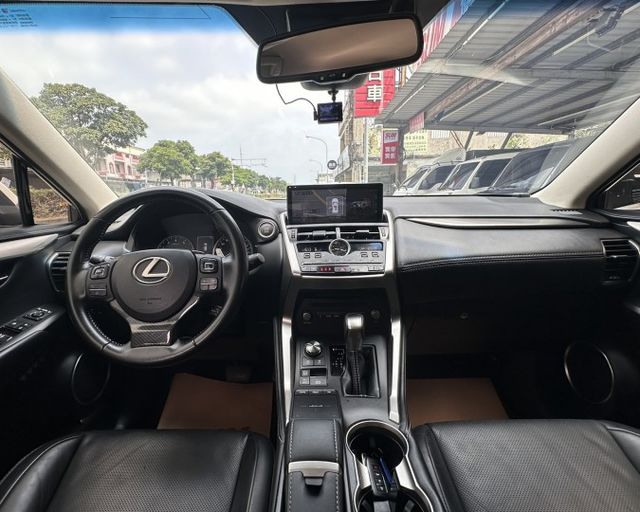 潔承汽車｜NX300｜2.0｜豪華版｜小改款｜安卓主機｜衛星導航｜盲點偵測｜ACC跟車｜只跑9.8萬｜認證車  第17張相片