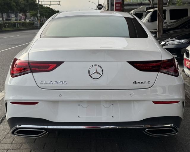 潔承汽車｜CLA250｜2.0｜4MATIC｜AMG套件｜全景天窗｜氣氛燈｜盲點偵測｜ACC跟車｜只跑3.2萬｜認證車  第3張相片