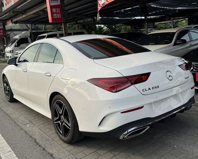 潔承汽車｜CLA250｜2.0｜4MATIC｜AMG套件｜全景天窗｜氣氛燈｜盲點偵測｜ACC跟車｜只跑3.2萬｜認證車  第4張相片