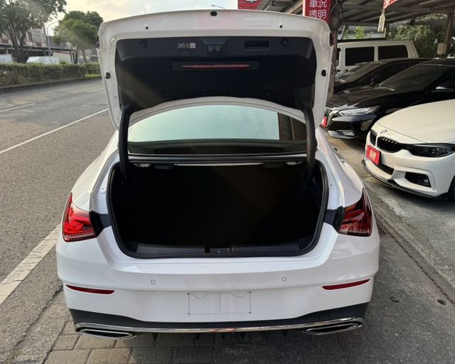 潔承汽車｜CLA250｜2.0｜4MATIC｜AMG套件｜全景天窗｜氣氛燈｜盲點偵測｜ACC跟車｜只跑3.2萬｜認證車  第19張相片
