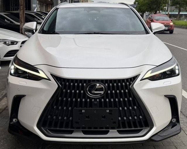 潔承汽車｜NX200｜2.0｜豪華版｜ACC跟車｜CarPlay｜環景系統｜僅跑4.8萬｜認證車  第1張相片