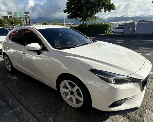 潔承汽車｜MAZDA 3｜2.0｜5D｜一鍵啟動｜衛星導航｜排氣管含閥門｜僅跑13.4萬｜認證車  第2張相片