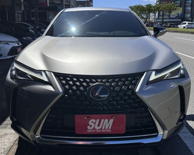潔承汽車｜UX200｜2.0｜菁英Plus版｜I key免鑰｜LED頭燈｜ACC跟車｜僅跑8萬5｜認證車  第1張相片