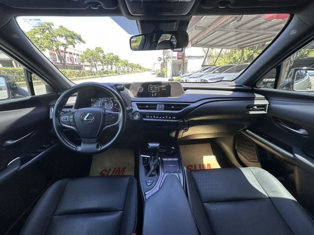 潔承汽車｜UX200｜2.0｜菁英Plus版｜I key免鑰｜LED頭燈｜ACC跟車｜僅跑8萬5｜認證車  第16張相片