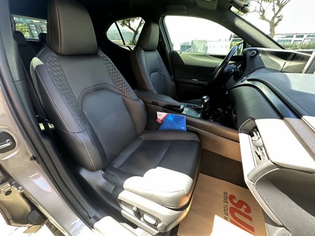 潔承汽車｜UX200｜2.0｜菁英Plus版｜I key免鑰｜LED頭燈｜ACC跟車｜僅跑8萬5｜認證車  第18張相片
