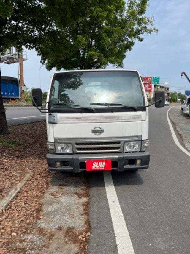 2003年 NISSAN 勁勇 3.5噸貨車  第3張相片