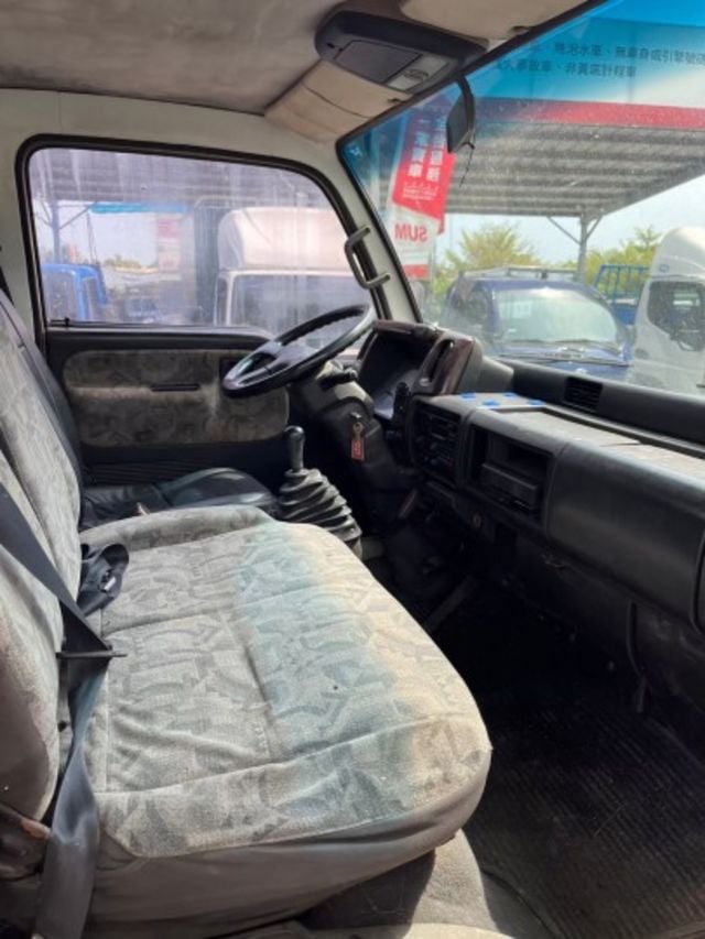 2003年 NISSAN 勁勇 3.5噸貨車  第10張相片