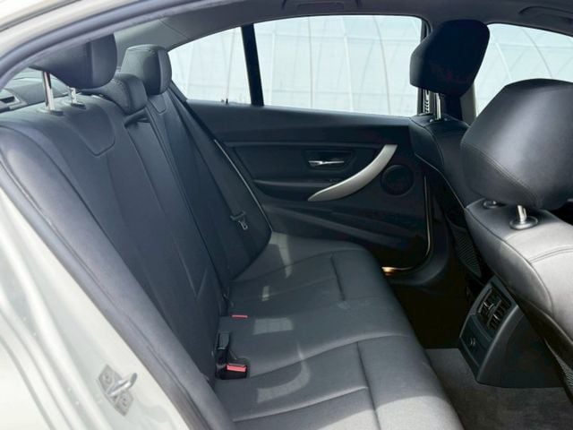 3 SERIES SEDAN F30  第14張相片