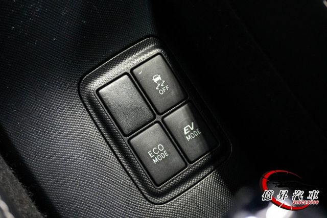 兼具省油、安靜與順暢駕馭感受，對抗高油價，省油神車，都會通勤首選  第13張相片
