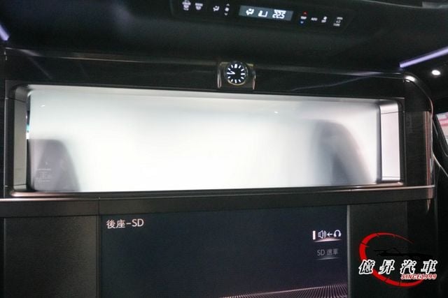 後座冰箱、後座48吋巨幕、後座按摩椅、後座通風椅、全景式天窗，新車價520萬  第10張相片