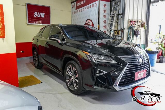 全景天窗、雙前座通風椅、抬頭顯示器、ACC跟車，絕版V6自然進氣，新車價291萬  第2張相片