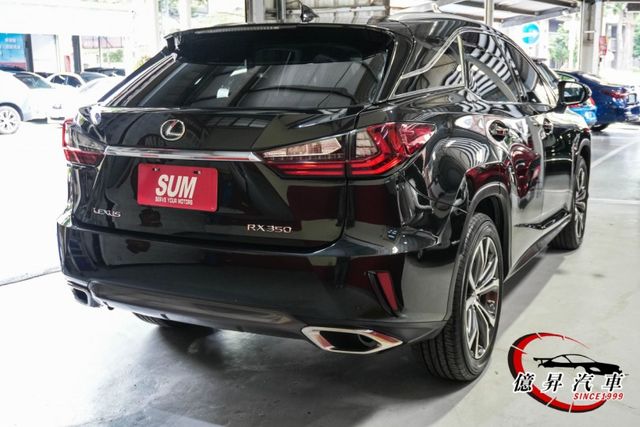 全景天窗、雙前座通風椅、抬頭顯示器、ACC跟車，絕版V6自然進氣，新車價291萬  第5張相片