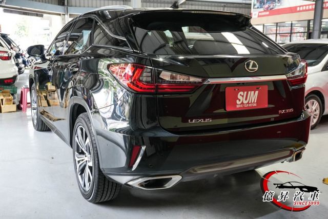 全景天窗、雙前座通風椅、抬頭顯示器、ACC跟車，絕版V6自然進氣，新車價291萬  第6張相片
